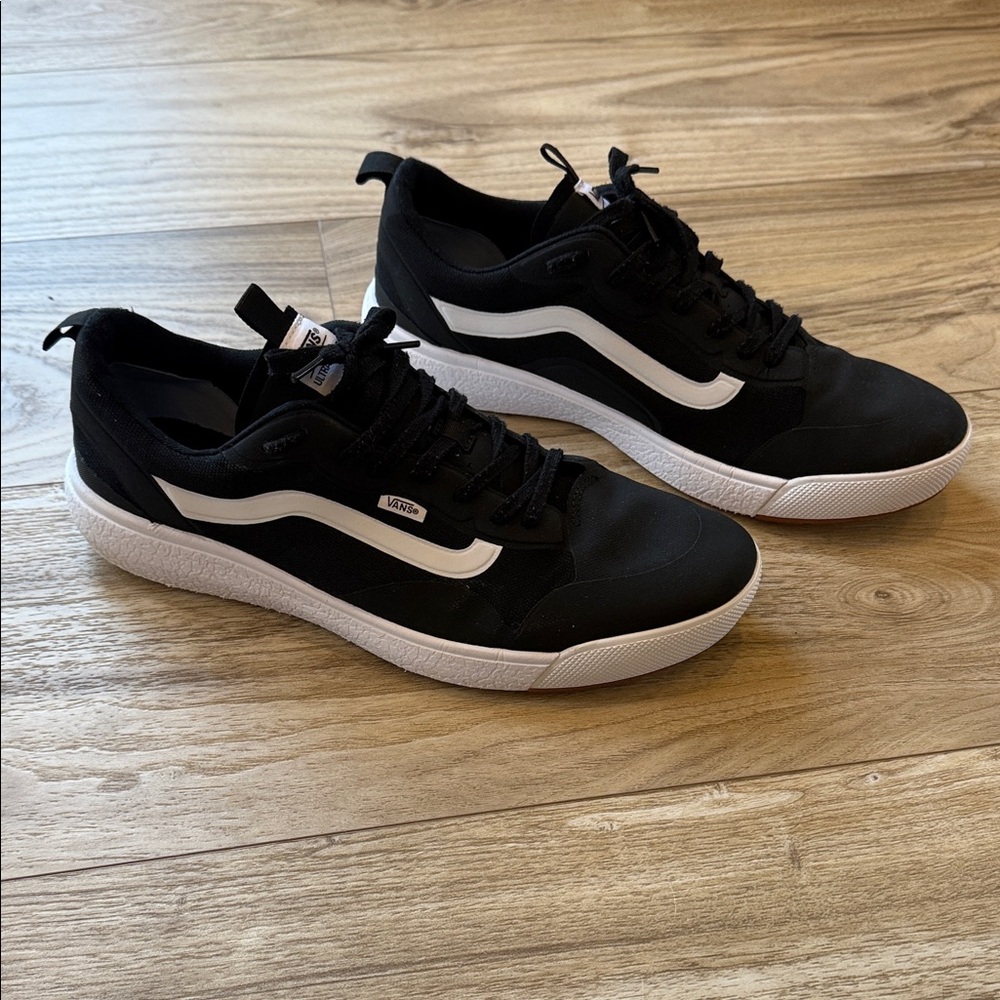 Vans UltraRange Men's Black and White Sneakers size 15
